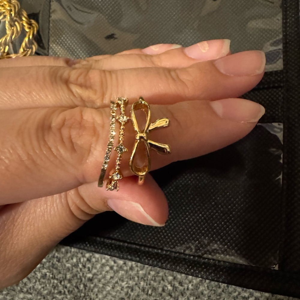 Elegant Gold Bow Ring Set